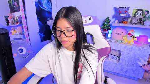  - independent model online show from December 20, 11:47 pm