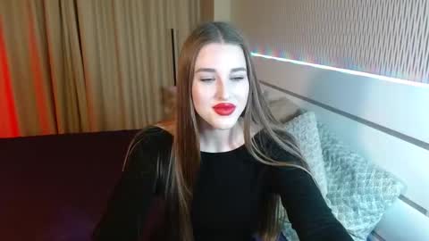 ViVi online show from November 14, 9:15 pm