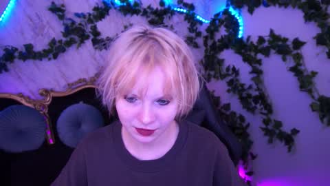 cutiiebunny online show from October 25, 6:43 am