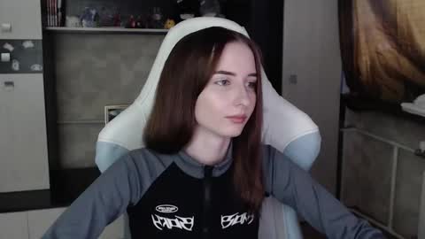 Cutti Crystal online show from November 4, 3:00 am