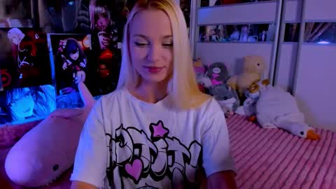 Nora online show from December 5, 9:27 pm