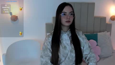 Dafne  online show from November 18, 1:34 pm