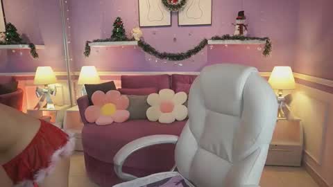 Dahlia Grey online show from December 2, 11:45 am