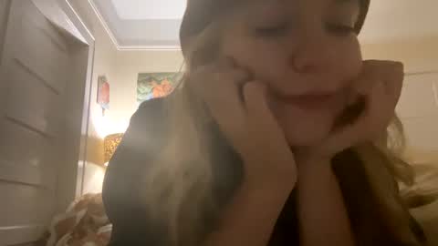 DaisyB3 online show from January 7, 9:40 am