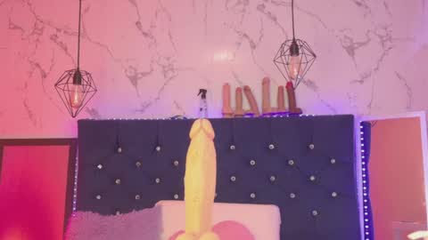 dakotaa_johnson online show from May 31, 5:08 pm