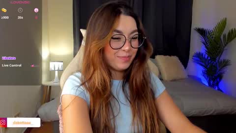 dakottaa__ online show from September 12, 11:34 pm