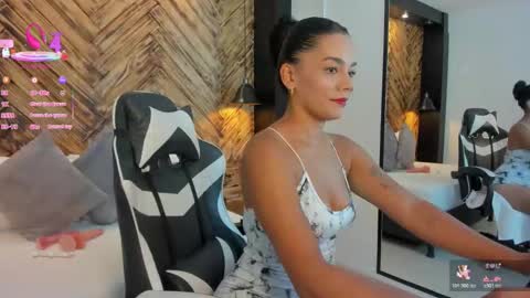 D A N A  online show from February 20, 7:26 pm