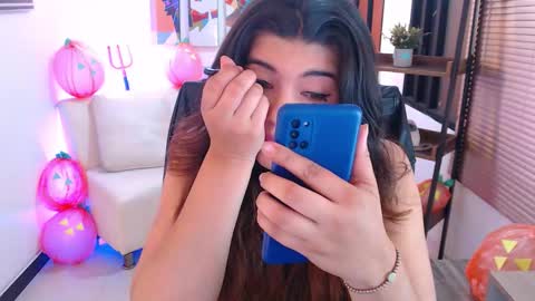 Veronica online show from October 31, 1:26 pm