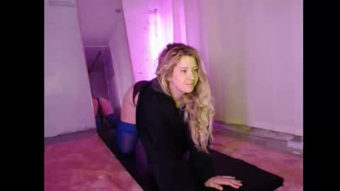 Dani Sunshine online show from March 3, 11:55 pm