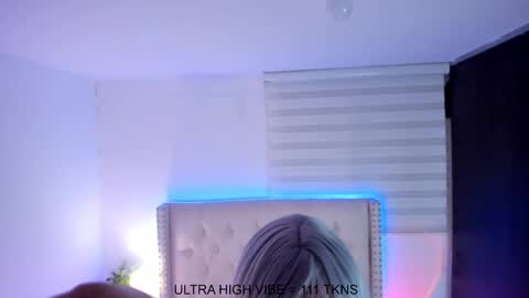  independent model   online show from December 7, 1:14 am