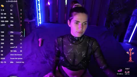 danielareign online show from November 18, 2:51 pm