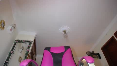 Angie online show from February 19, 6:40 pm