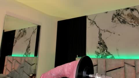 Dani Phonenix online show from September 19, 8:30 pm