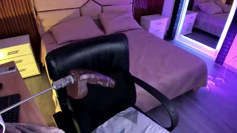 Dani Phonenix online show from November 12, 7:12 pm