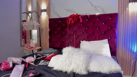 Danna  online show from March 6, 2:45 pm