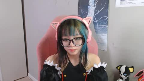 danyelleeyermann online show from April 29, 1:25 pm