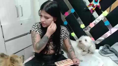 daphne877046 online show from September 8, 11:37 pm