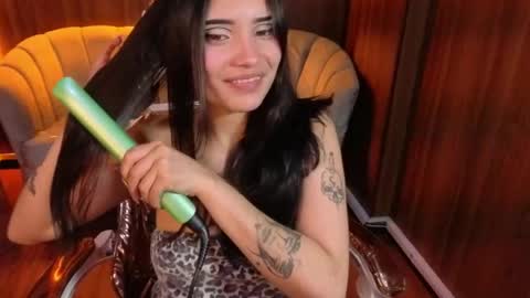 daphne_nicole_b online show from May 8, 2:20 pm