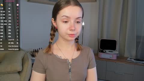 Elizabeth online show from September 9, 8:08 pm