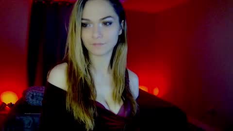 roseredgoddess online show from February 12, 4:23 am