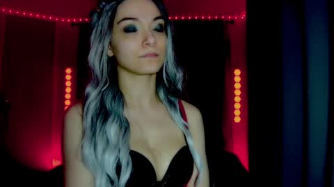 roseredgoddess online show from April 6, 4:46 am