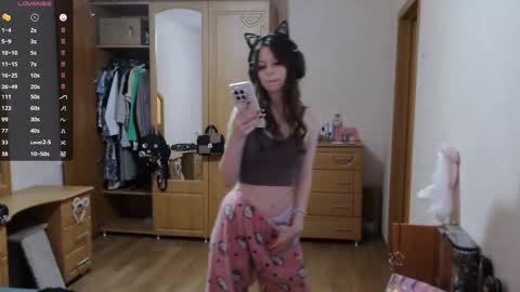 Alice online show from November 5, 8:30 am