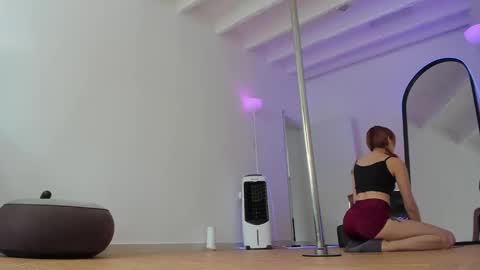 dearmilu28 online show from March 6, 3:45 pm