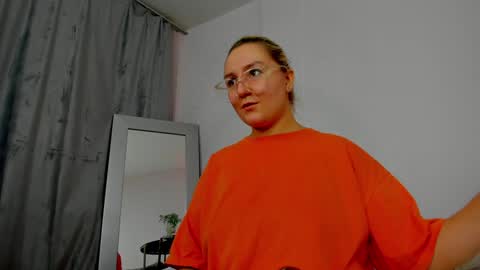 Debbie Mon Tue Fri Sun Sat GMT 3 1000am - 0400pm  online show from December 9, 6:25 pm