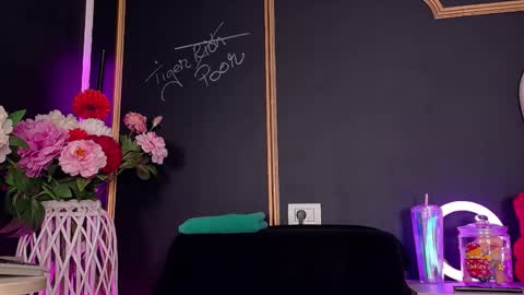 Deea online show from December 5, 8:43 pm