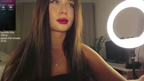 Dia online show from December 14, 1:49 pm