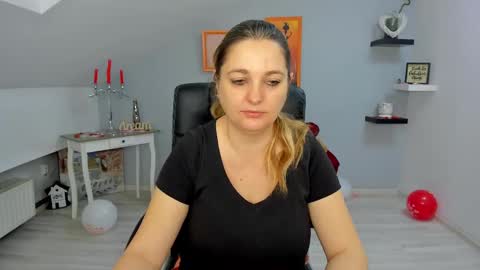 DeliciousLolly online show from February 19, 4:23 am