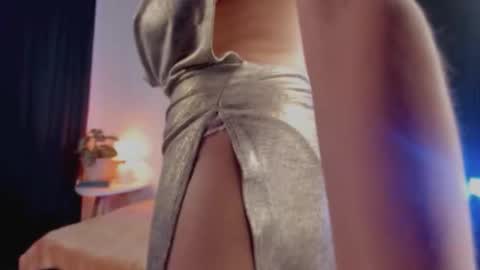 Delilah online show from February 5, 7:00 am