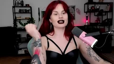 dellacrush_ online show from April 19, 5:13 pm