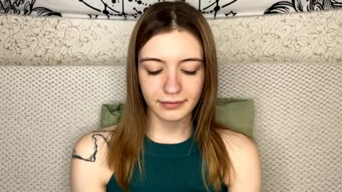 Sia online show from April 1, 1:34 pm