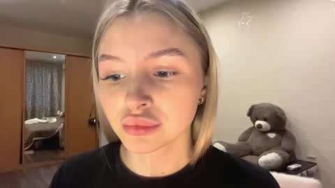 Vi  Victoria online show from October 19, 2:41 pm