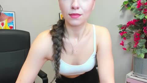 LAYLA online show from March 21, 8:19 am