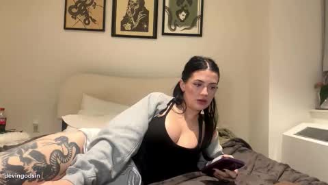 Devin online show from December 13, 11:54 pm