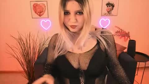 Dia online show from March 3, 8:07 pm