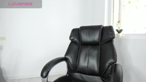 diamondkay_ online show from October 10, 9:47 am