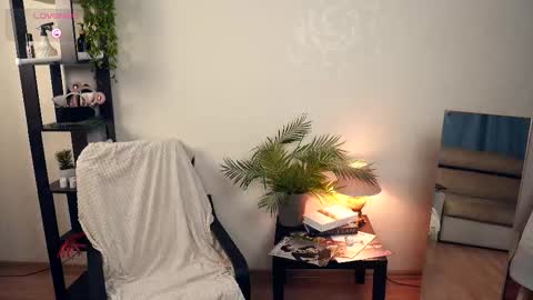 Elwyna online show from November 29, 10:25 pm