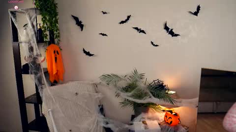 Elwyna online show from November 1, 6:56 pm