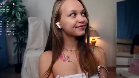 Elwyna online show from September 10, 7:25 pm