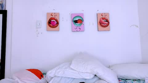 DINA online show from April 18, 7:58 pm