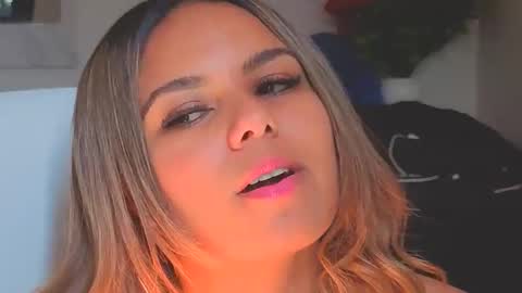 diosadeluniverso_ online show from January 12, 5:29 pm