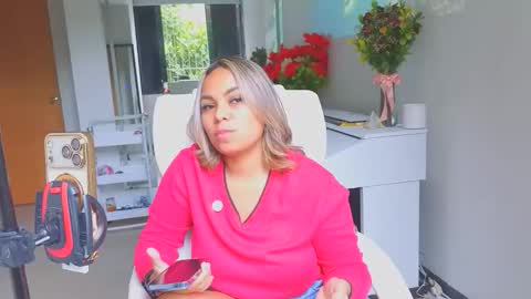 diosadeluniverso_ online show from March 11, 12:20 pm