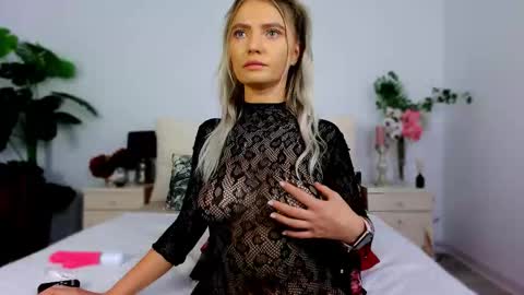 Chloe online show from September 29, 9:14 am