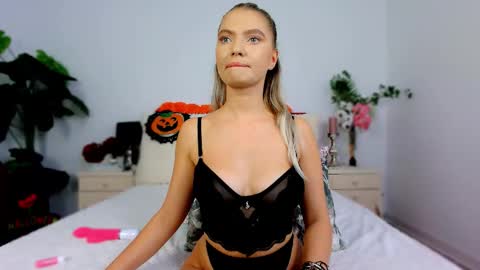 Chloe online show from October 17, 9:34 am