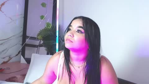 disyamil_pineda online show from June 6, 7:03 am