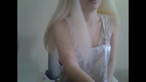 DitaMilton online show from January 18, 12:15 pm