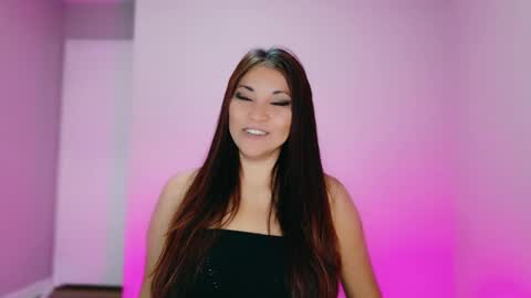 DivineLynn online show from October 25, 2:25 pm